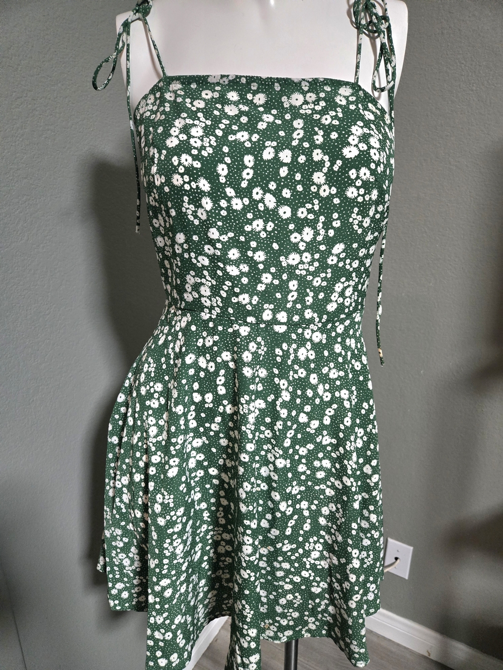 Green Floral Print Women's Dress - White Daisy Pattern